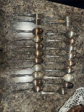 WM Rogers Extra Plate Silverplated Flatware Set Floral Pattern 18 Piece Lot